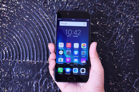 ویوو  نے پاکستان میں  خصوصی طور پر سیاہ رنگ کا V5s سمارٹ فون متعارف کروا دیا
